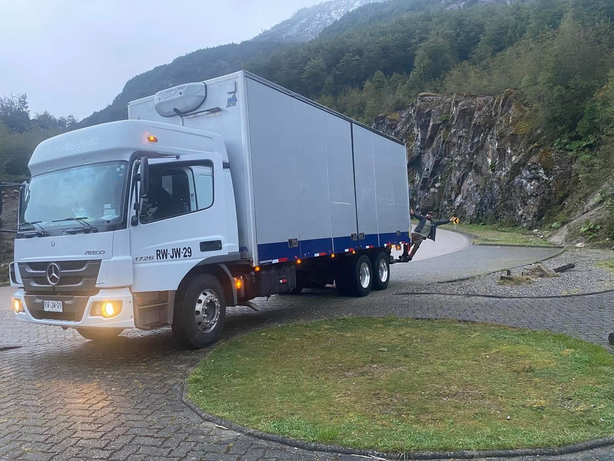 Camión de DSA Transportes en ruta hacia el sur de Chile